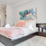 Fun And Colourful Condo W Foosball Parking Coffee
